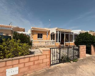 Vista exterior de Casa o xalet en venda en Orihuela amb Aire condicionat, Calefacció i Piscina