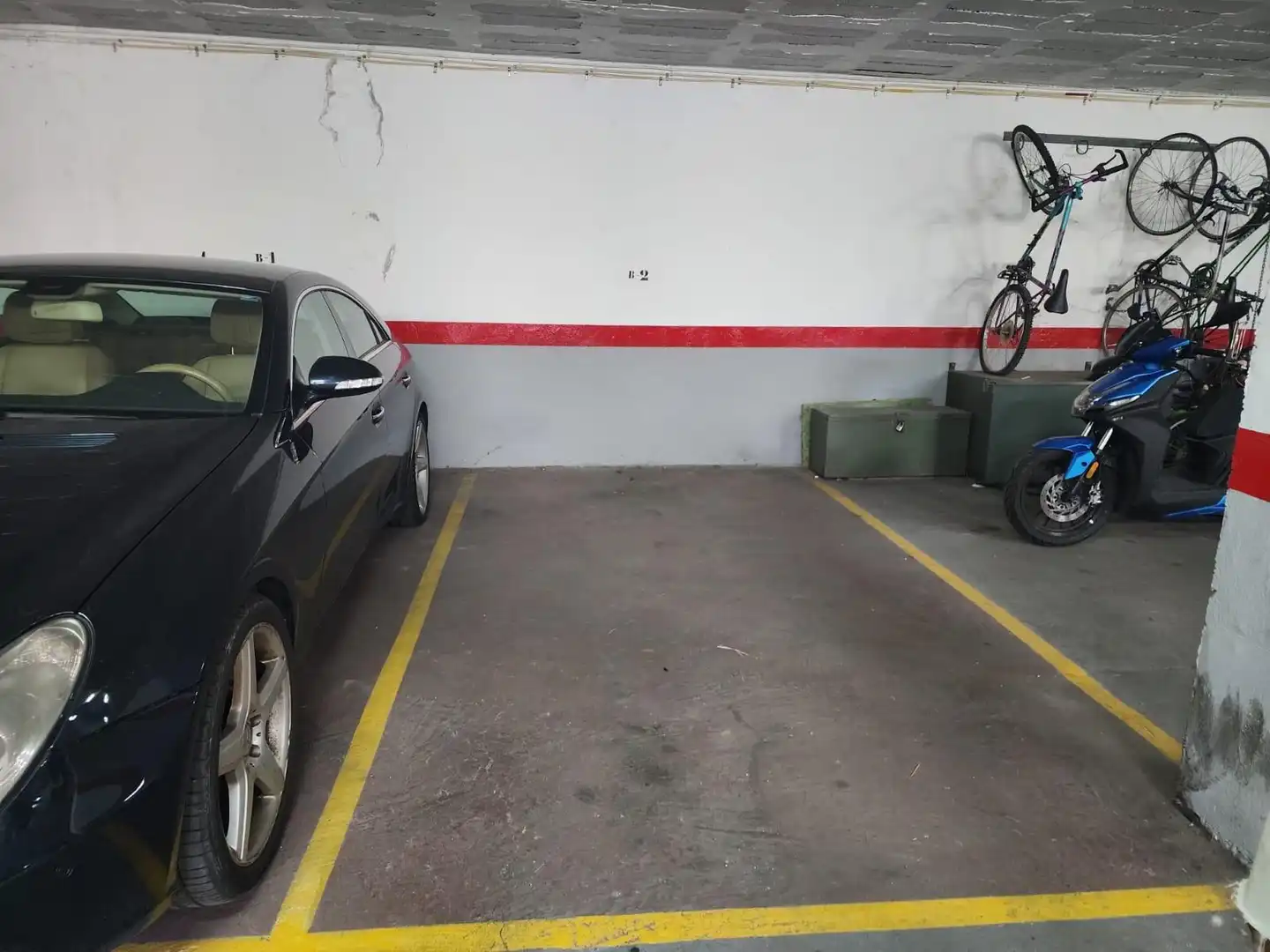Parking de Piso de alquiler en Jaca con Calefacción, Jardín privado y Parquet