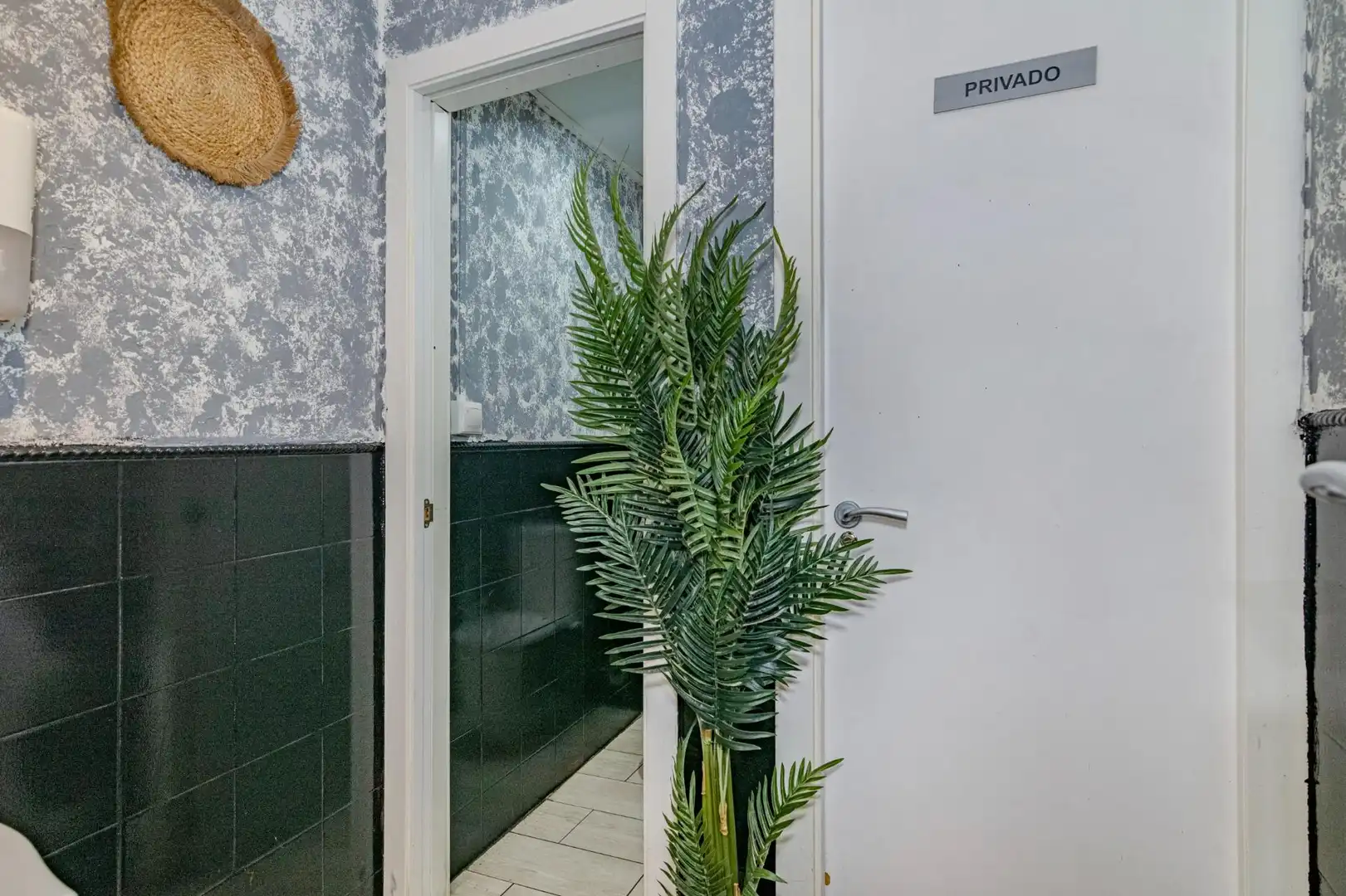 Badezimmer von Geschaftsraum zur Miete in Granada
