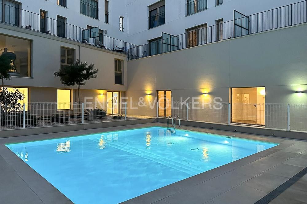Swimming pool of Apartment to rent in  Valencia Capital  with Air Conditioner, Heating and Private garden
