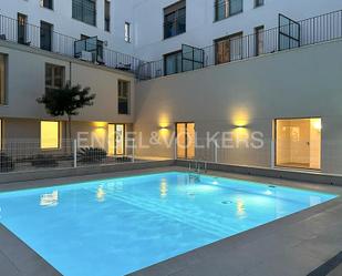 Swimming pool of Apartment to rent in  Valencia Capital  with Air Conditioner, Heating and Private garden