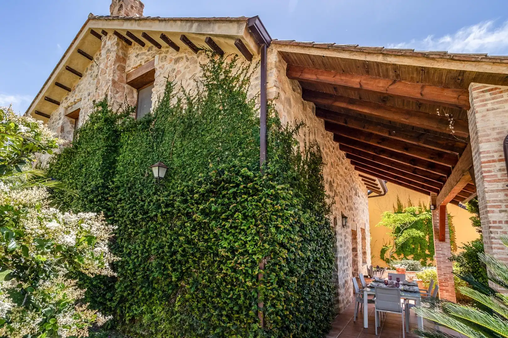 Vista exterior de Casa o xalet en venda en Pedralba amb Aire condicionat, Calefacció i Jardí privat