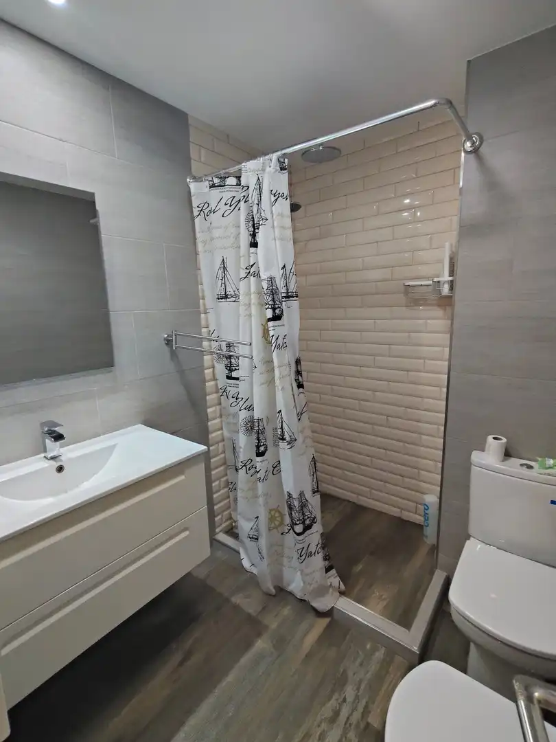 Baño de Piso en venta en Getafe con Aire acondicionado, Calefacción y Terraza