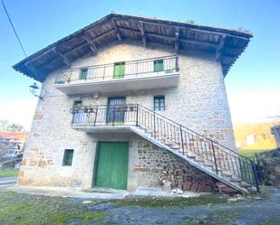 Vista exterior de Finca rústica en venda en Artea amb Jardí privat i Traster