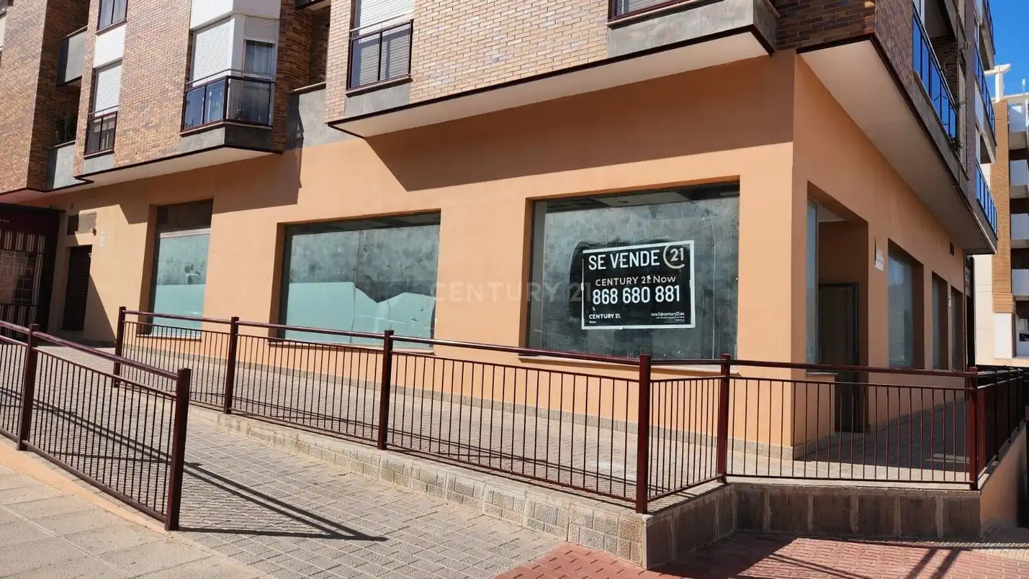 Local comercial en venta en Calle Joaquín Sorolla 20, imagen 2