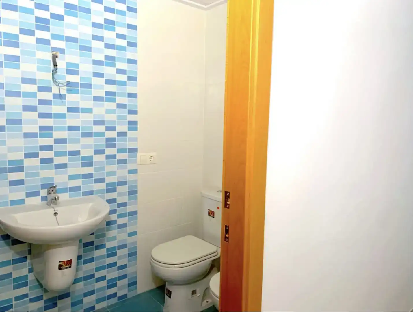Bany de Pis en venda en Ador amb Aire condicionat i Balcó