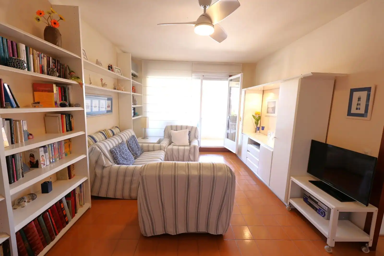 Living room of Flat for sale in El Vendrell  with Air Conditioner, Terrace and Furnished