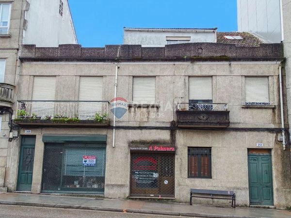 Vista exterior de Casa adosada en venda en Vigo  amb Traster i Balcó