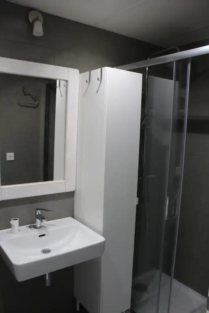 Bathroom of Flat for rent in Granada  with Air Conditioner, Heating and Terrace
