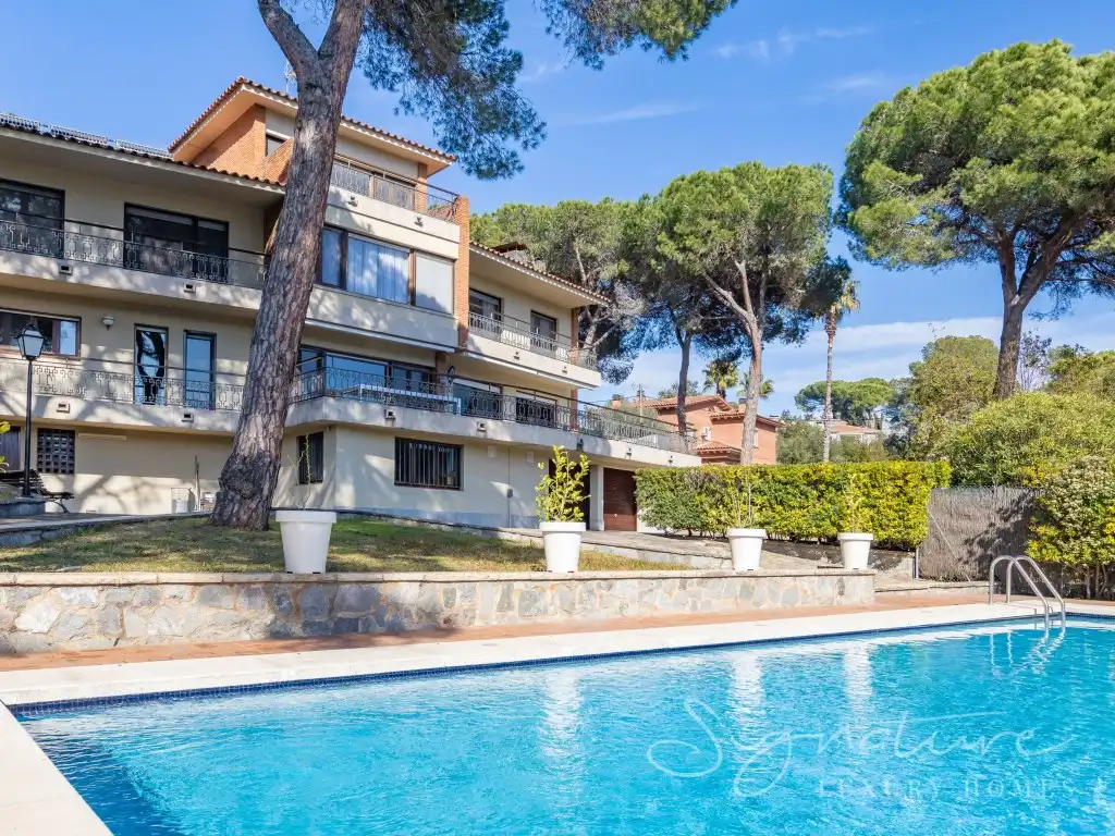 Vista exterior de Casa o chalet en venta en Sant Cugat del Vallès con Calefacción, Jardín privado y Terraza