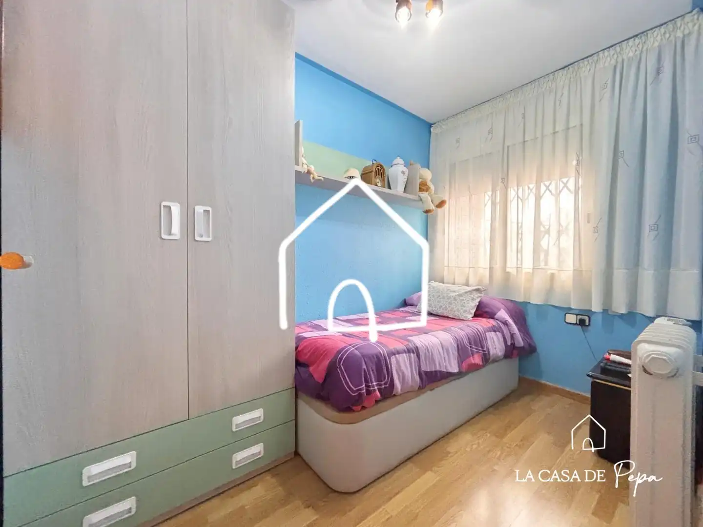 Habitación de Casa adosada en venta en Viladecans con Aire acondicionado, Calefacción y Jardín privado