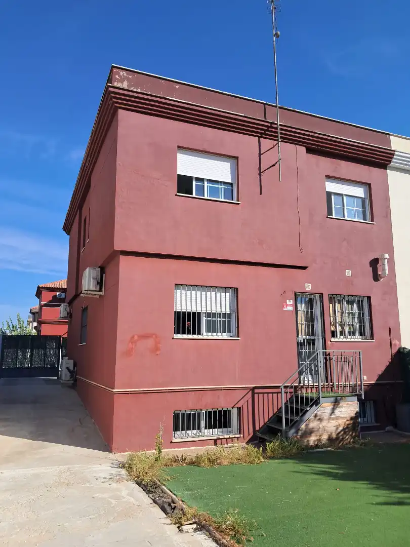 Maison jumelée avec piscine à vendre à Colegio Europa