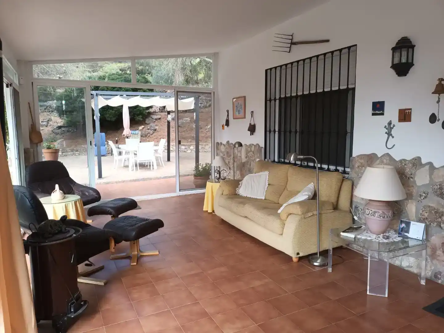 Sala d'estar de Finca rústica en venda en Yunquera amb Piscina