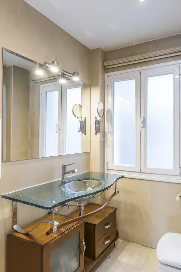 Bany de Apartament en venda en Madrid amb Aire condicionat i Calefacció