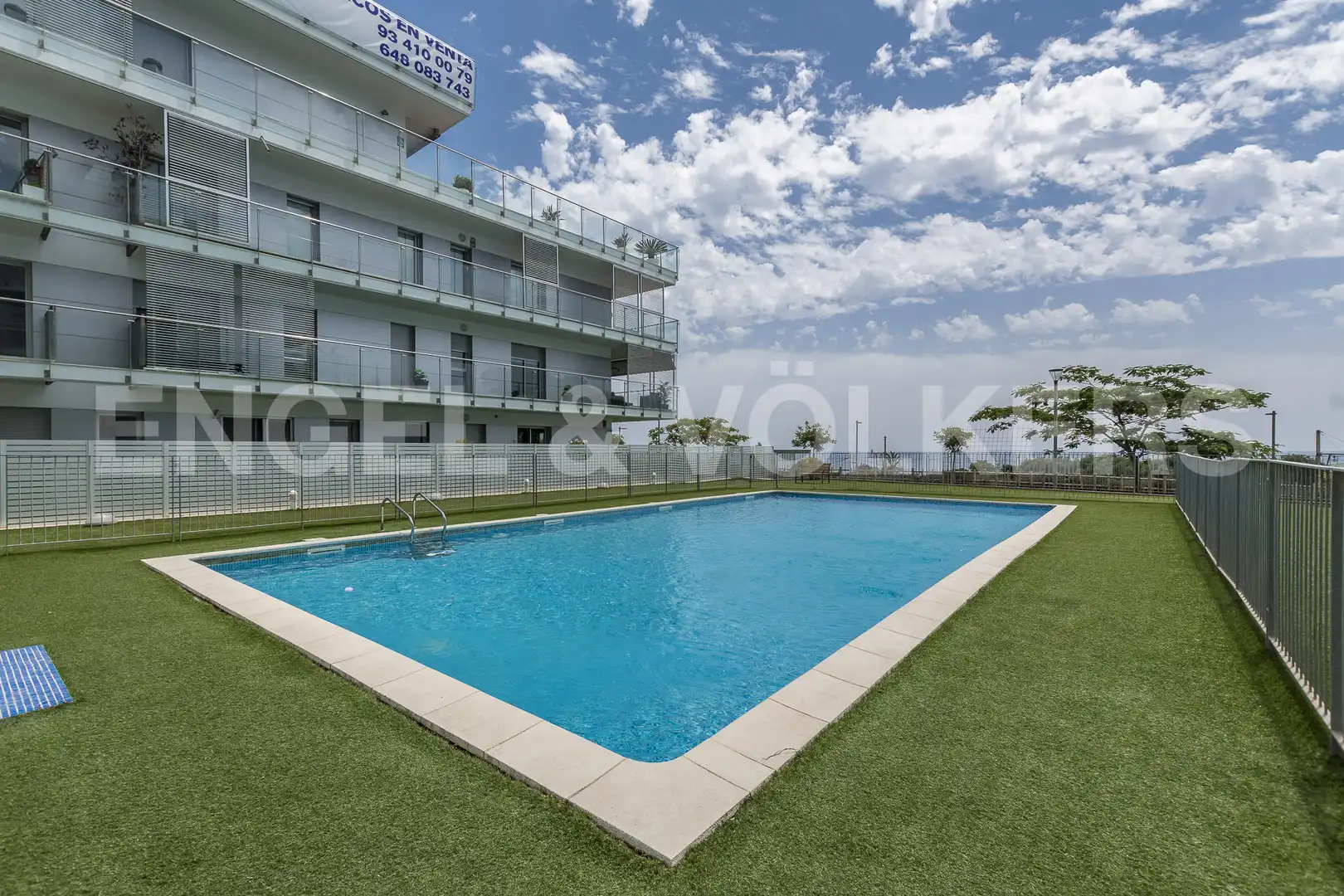 Schwimmbecken von Dachboden zum Verkauf in Sant Andreu de Llavaneres mit Klimaanlage, Heizung und Parkett
