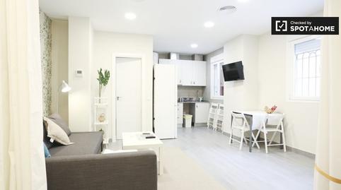 Foto 5 de Piso de alquiler en San Juan Bautista, Madrid