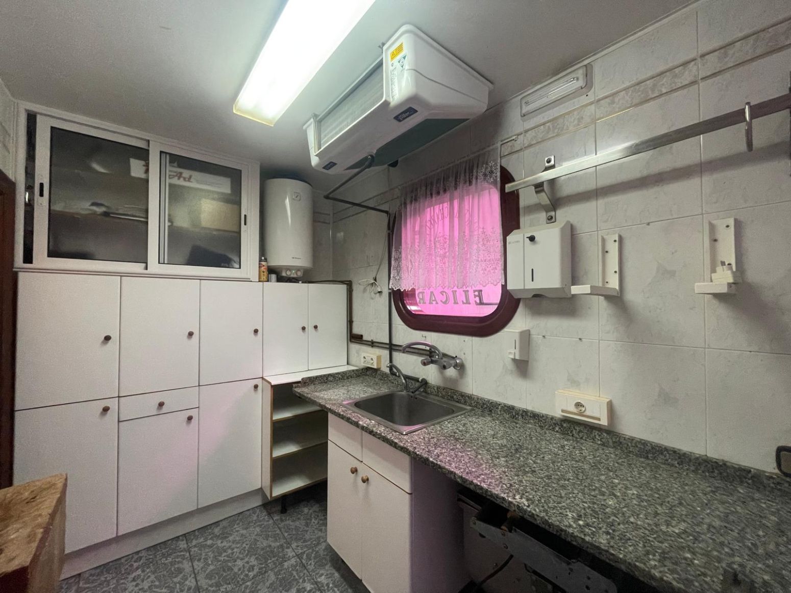 Cuina de Local de lloguer en Piélagos amb Terrassa