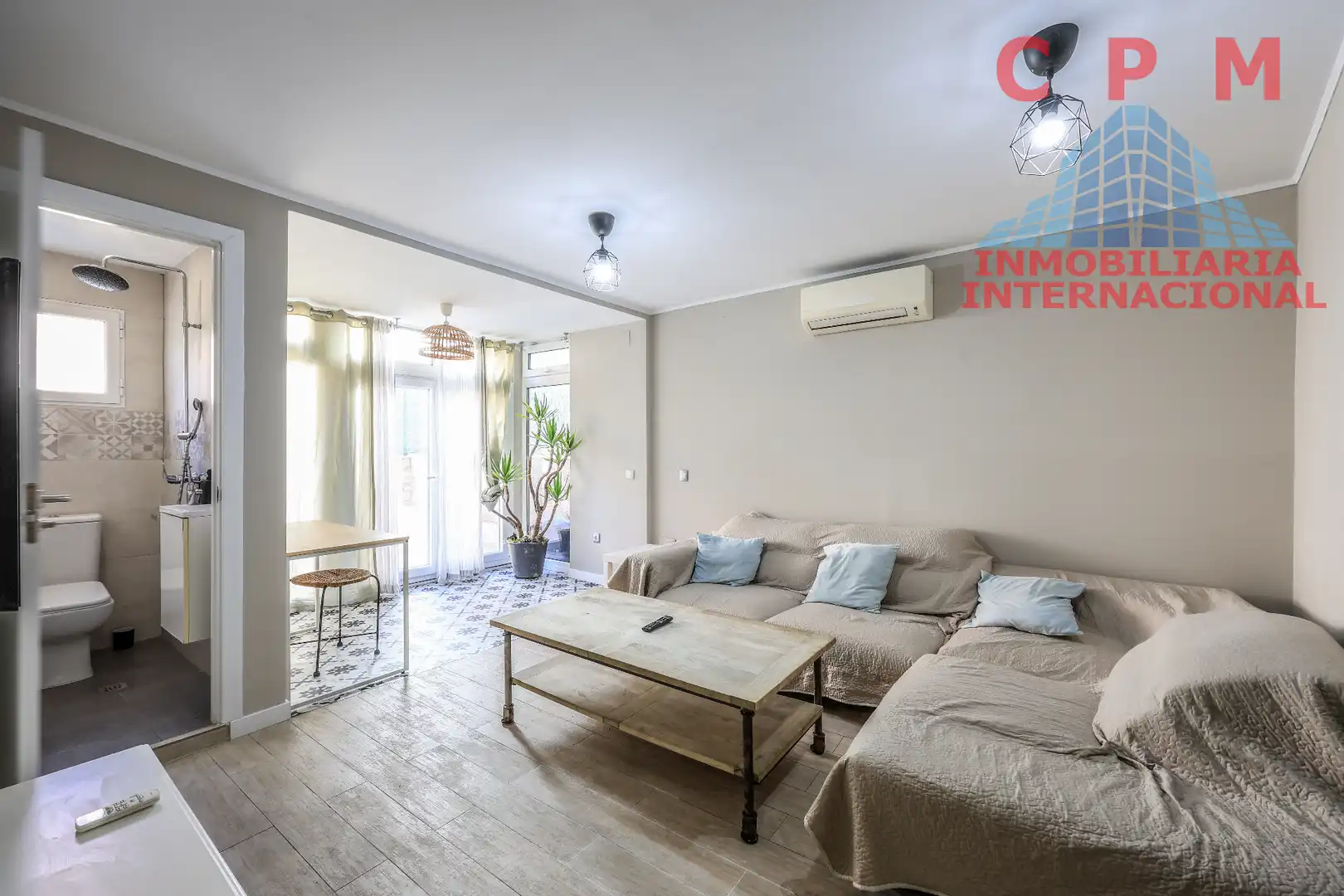 Living room of Flat for rent in Madrid  with Air Conditioner, Heating and Parquet flooring