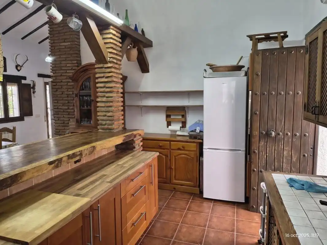 Casa rústica amb terrassa en venda a Diseminado Poligono 159