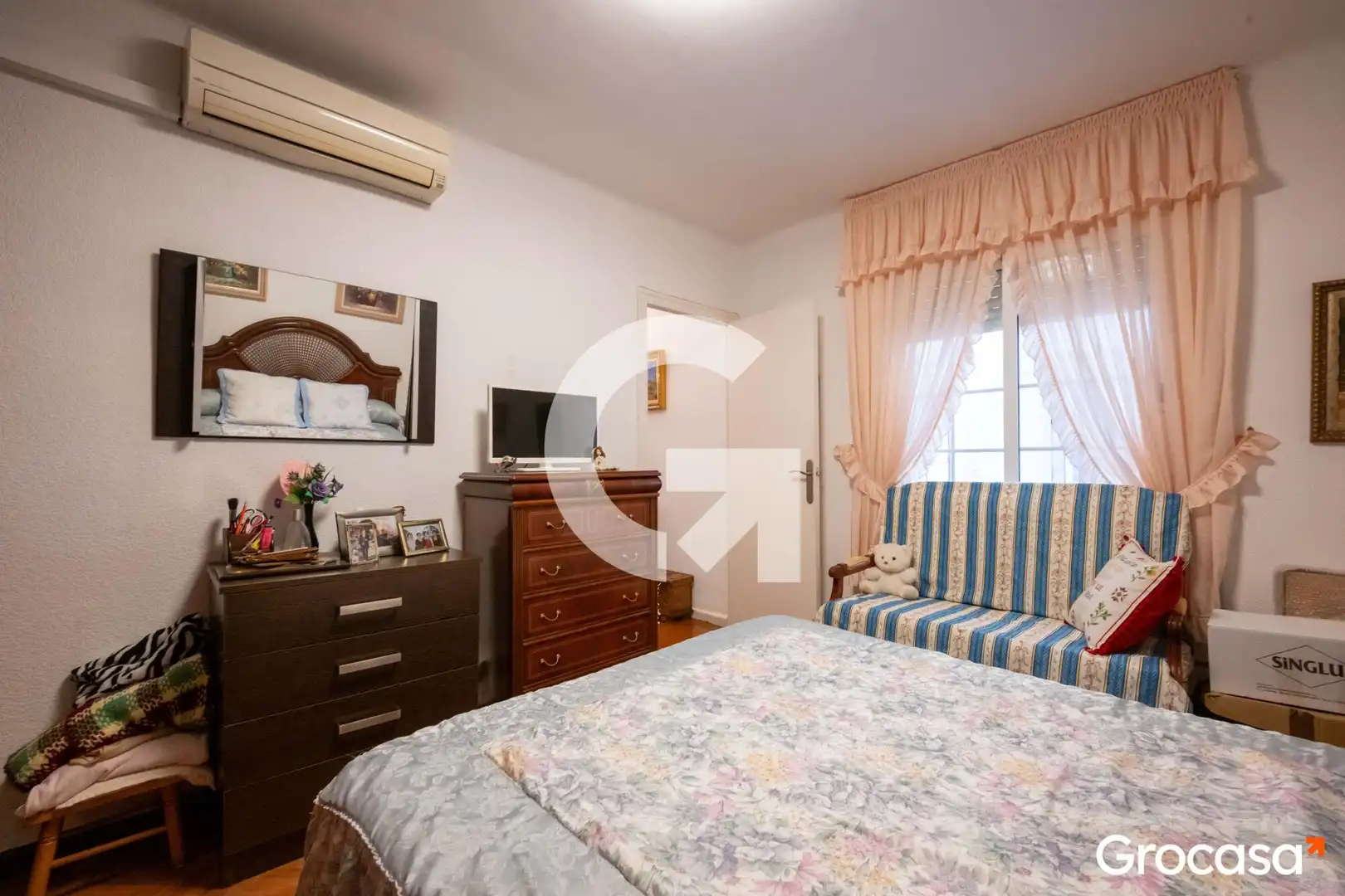 Bedroom of Flat for sale in Mataró  with Air Conditioner, Oven and Washing machine