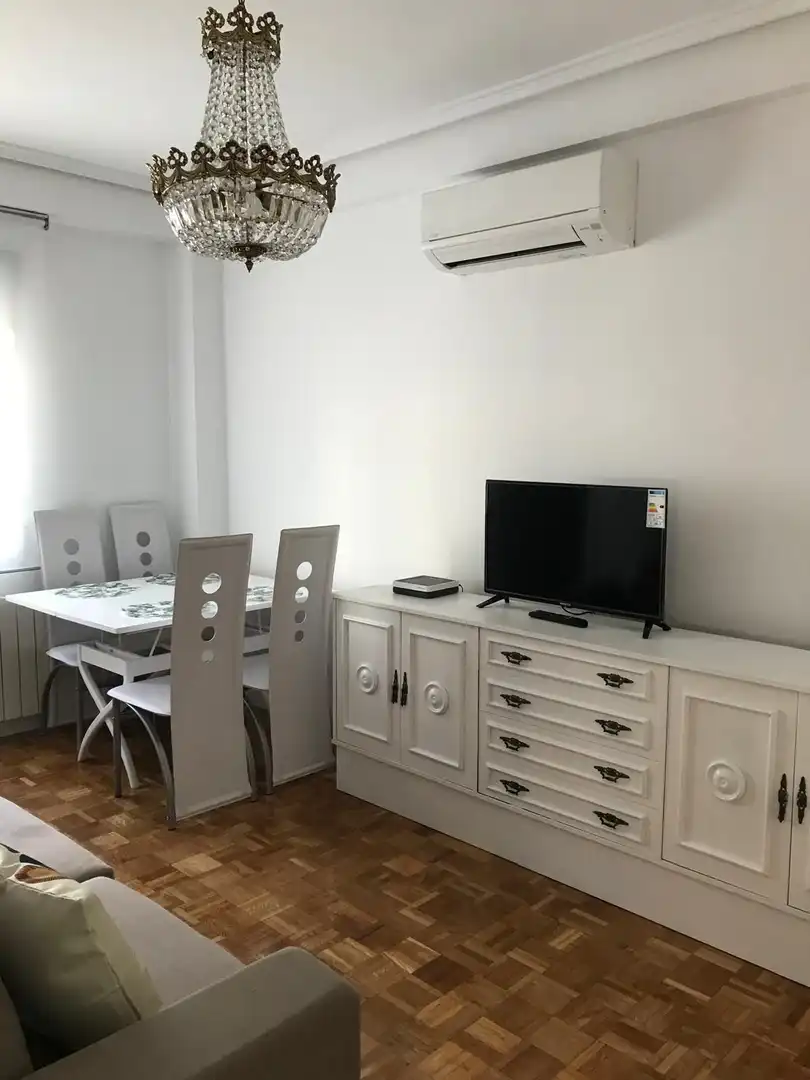 Menjador de Pis de lloguer en  Madrid Capital amb Aire condicionat, Calefacció i Moblat
