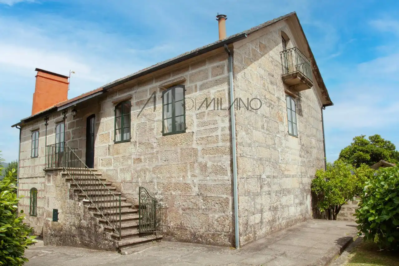 Vista exterior de Finca rústica en venda en Mondariz amb Calefacció, Jardí privat i Terrassa