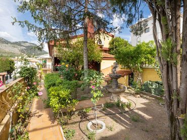 Villa con balcone in vendita a Calle MIMBRES
