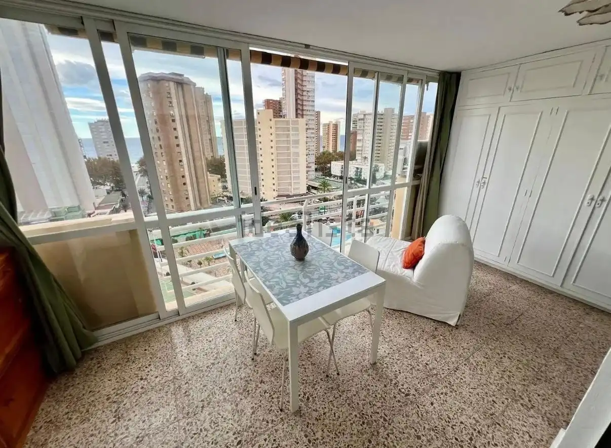 Habitación de Apartamento en venta en Benidorm con Aire acondicionado
