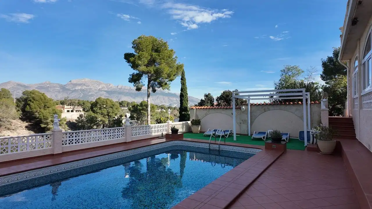 Piscina de Casa o chalet en venta en L'Alfàs del Pi con Aire acondicionado, Calefacción y Jardín privado