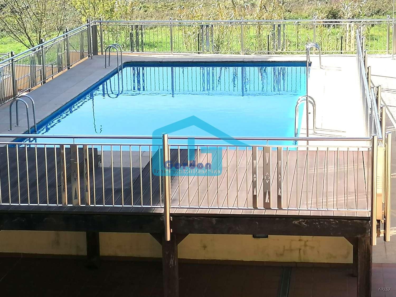 Piscina de Planta baixa en venda en Sanxenxo amb Calefacció, Parquet i Terrassa