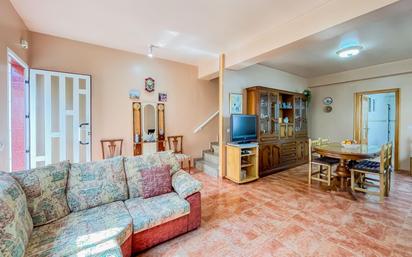 Sala d'estar de Casa o xalet en venda en Requena amb Calefacció