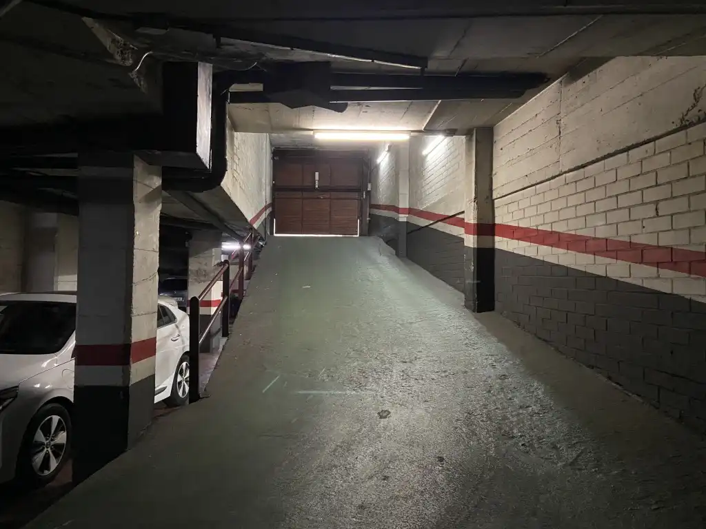 Einzelparkplatz zum Verkauf in Avinguda Josep Tarradellas, imagen 8