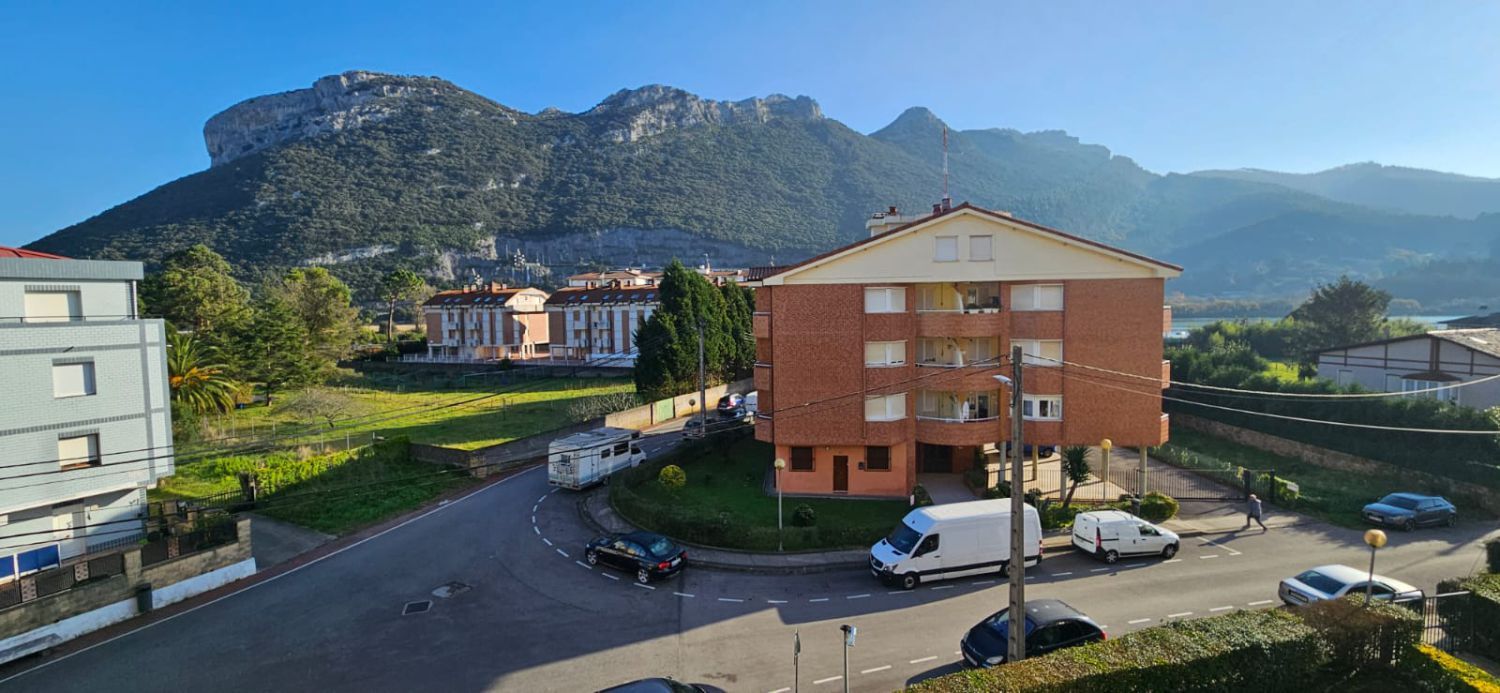 Vista exterior de Pis en venda en Castro-Urdiales amb Terrassa