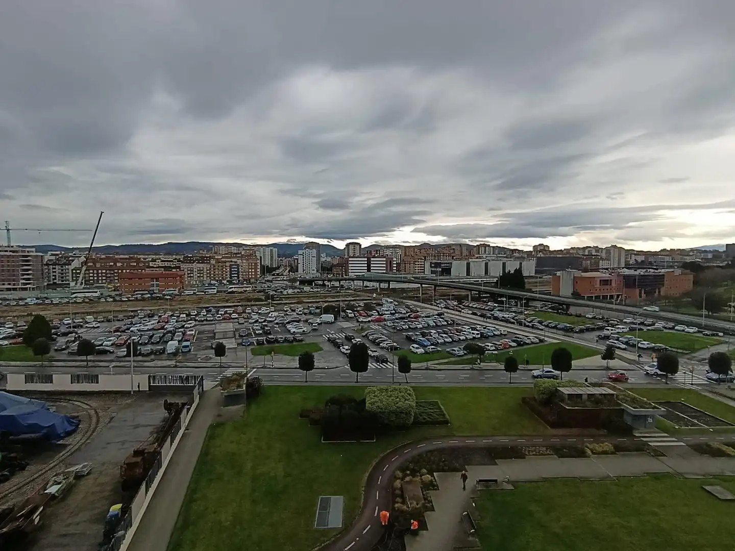 Aparcament de Pis en venda en Gijón  amb Terrassa, Traster i Moblat