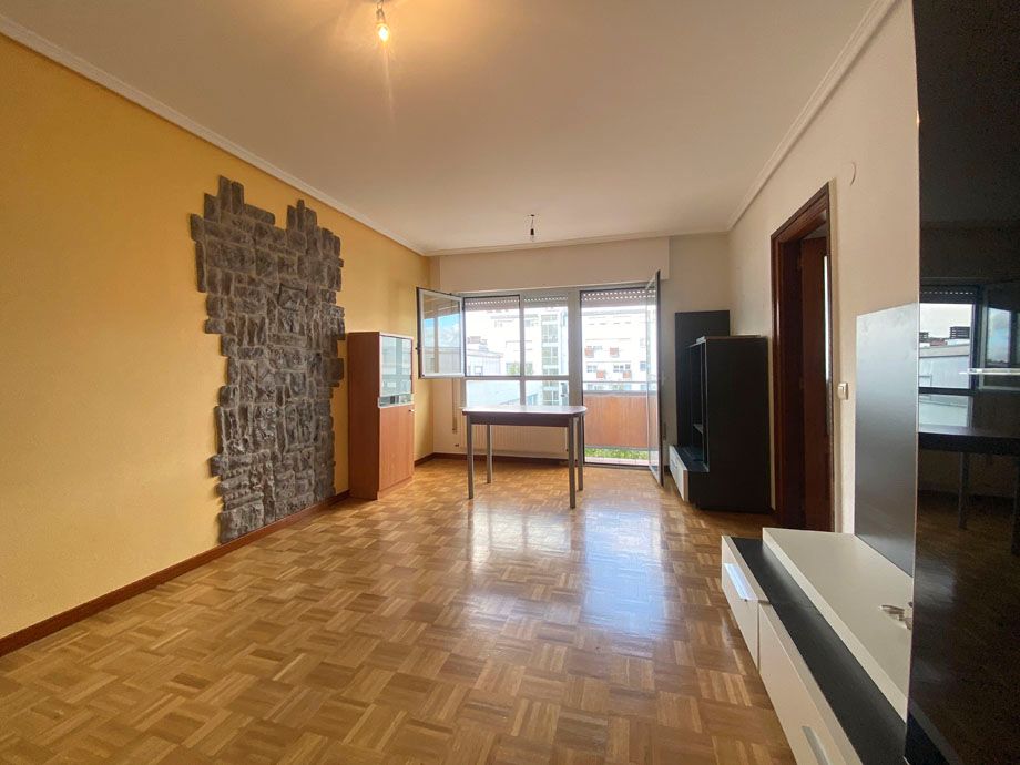Sala de estar de Piso en venta en Vitoria - Gasteiz con Calefacción, Terraza y Trastero