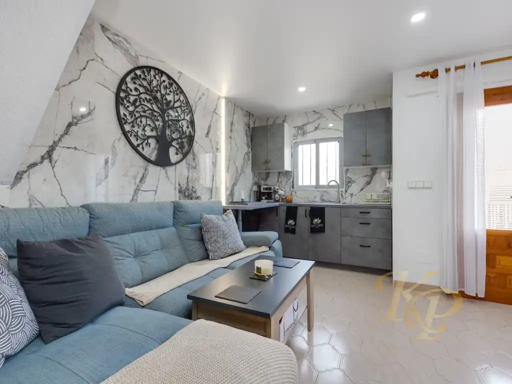 Sala de estar de Apartamento en venta en Torrevieja con Aire acondicionado, Piscina y Amueblado