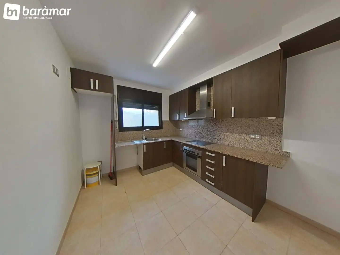 Cocina de Casa adosada en venta en Roda de Berà con Aire acondicionado, Calefacción y Jardín privado