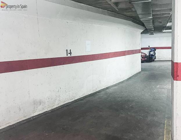 Garaje en Venta en Calle Calle de Torres Quevedo en Carolinas Bajas