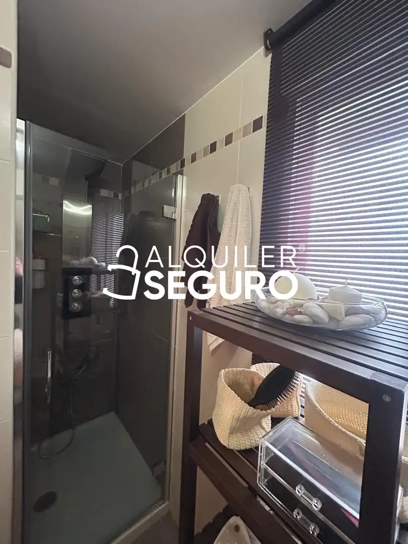 Baño de Ático de alquiler en Las Gabias con Calefacción y Amueblado