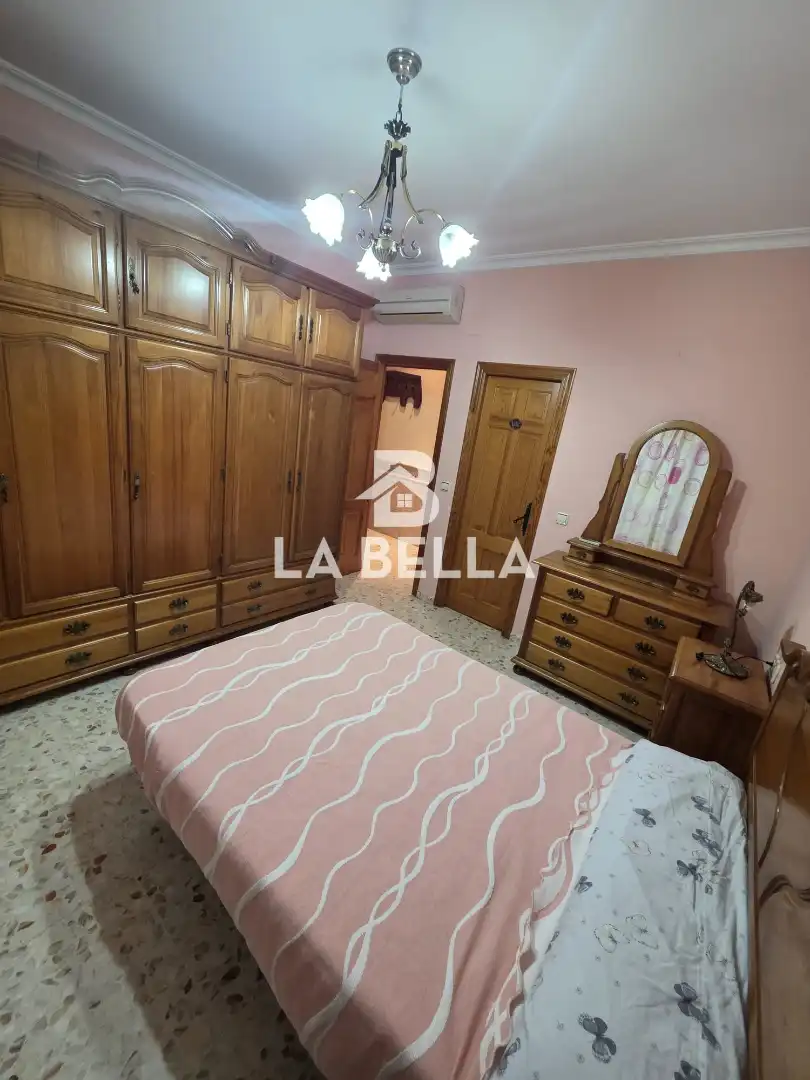 Dormitori de Casa o xalet en venda en Sevilla amb Aire condicionat, Jardí privat i Traster