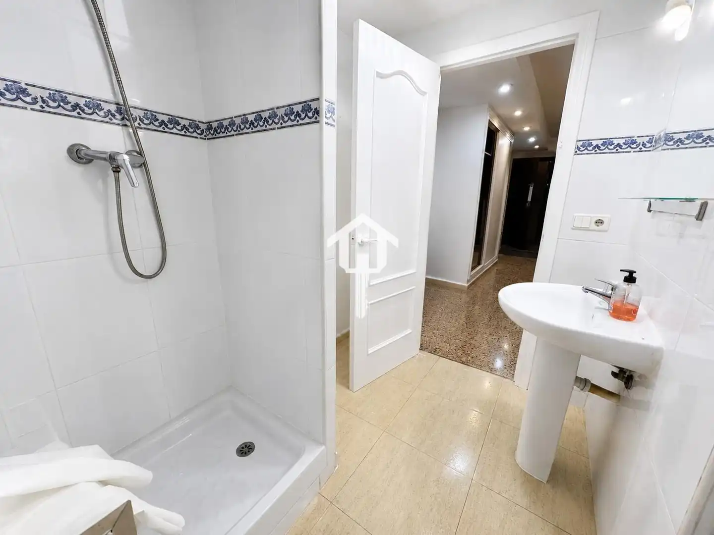 Badezimmer von Wohnung zum Verkauf in Alicante / Alacant mit Klimaanlage, Möbliert und Balkon