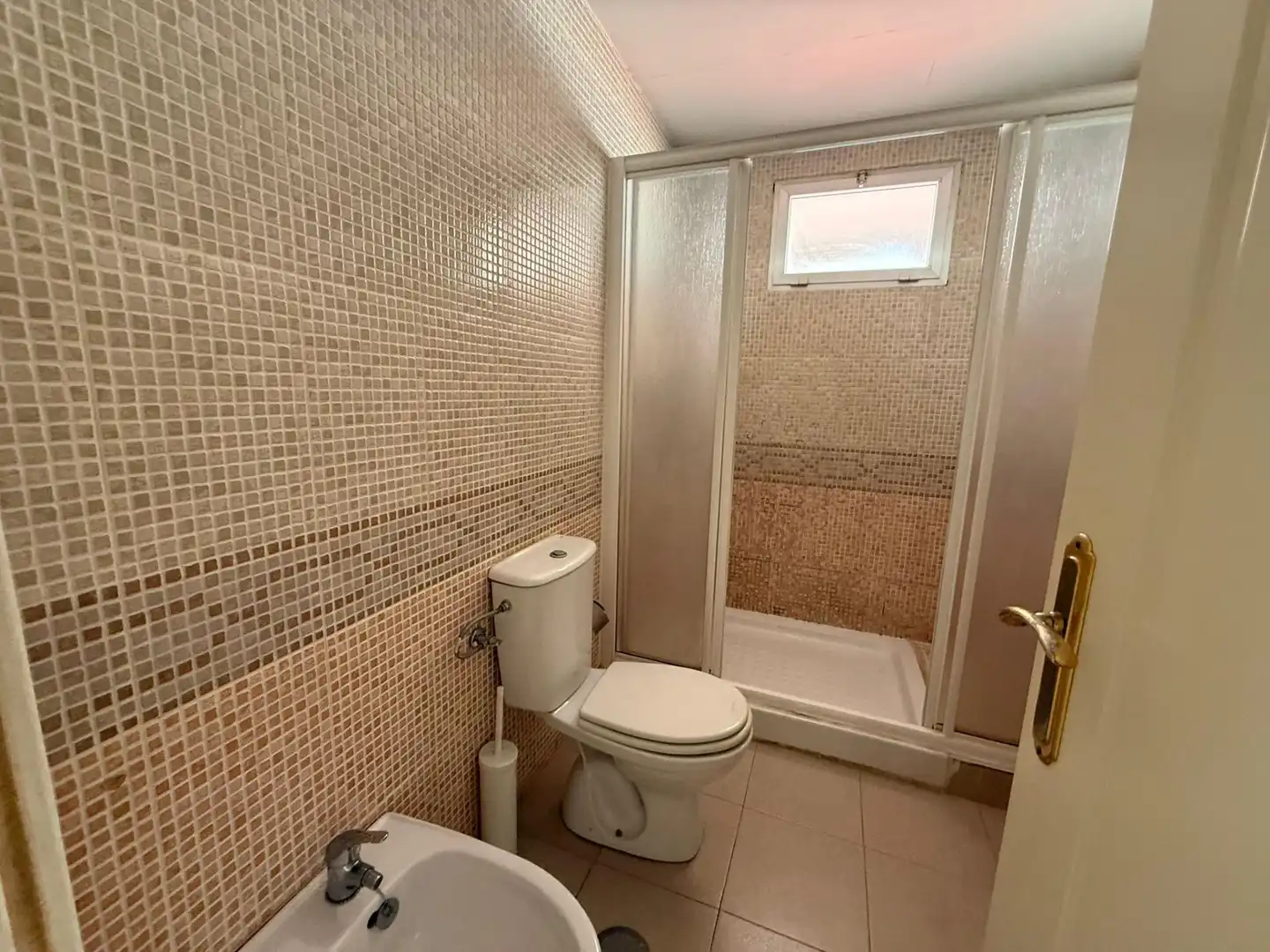 Badezimmer von Dachboden zur Miete in Sevilla mit Klimaanlage und Terrasse