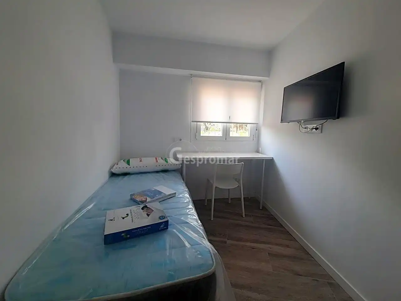 Bedroom of Flat for share in Madrid  with Air Conditioner, Heating and Furnished