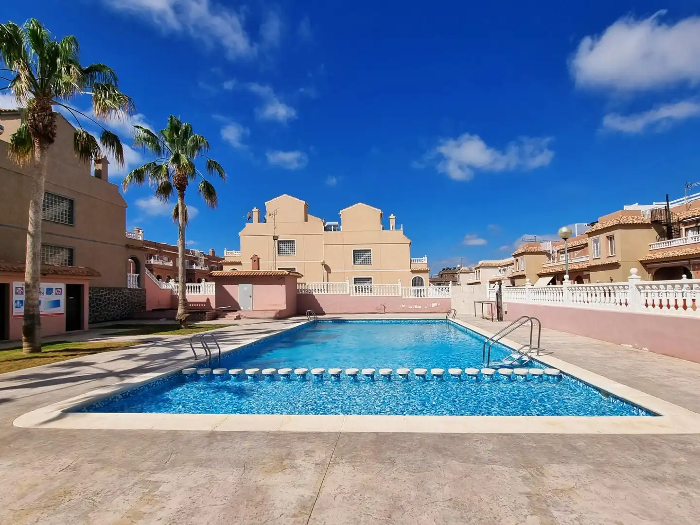 Swimming pool of Houses for rent in Santa Pola  with Air Conditioner, Heating and Private garden