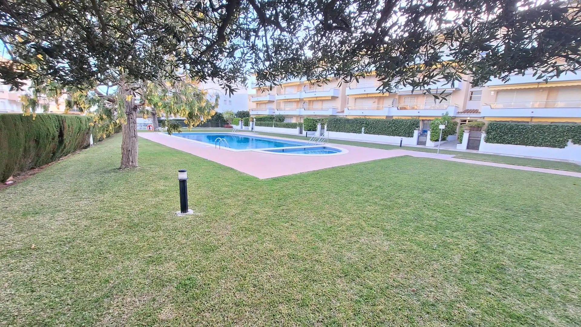 Piscina de Apartamento de alquiler en El Vendrell con Calefacción y Jardín privado