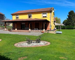 Vista exterior de Casa o xalet en venda en Piélagos amb Aire condicionat, Calefacció i Jardí privat