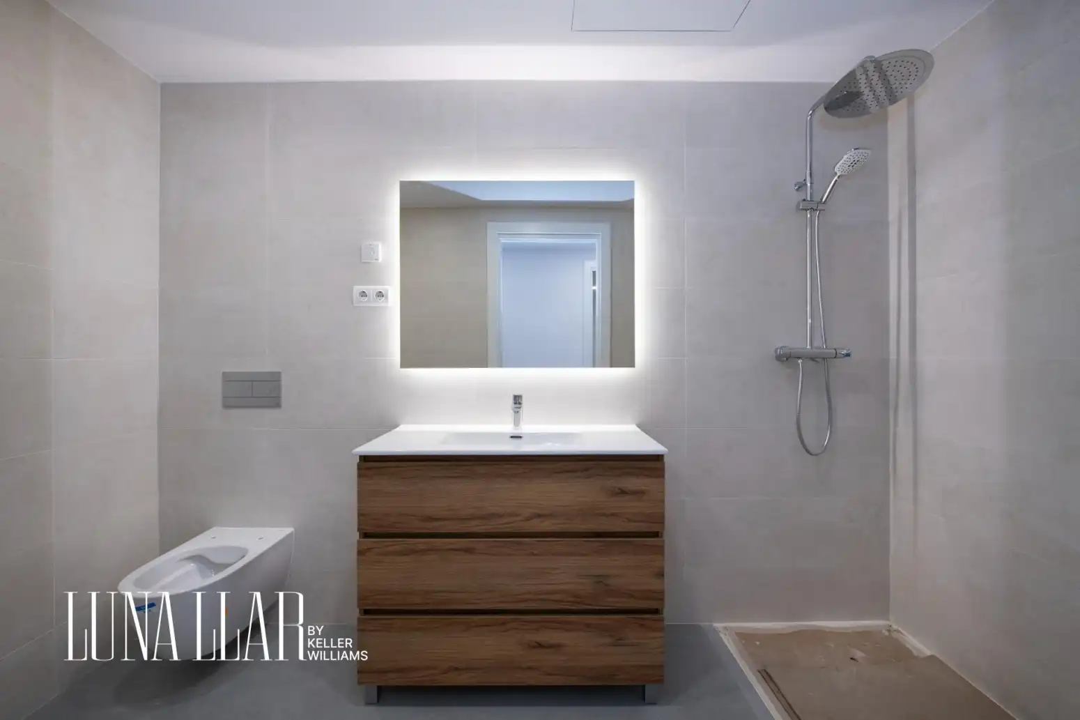 Bathroom of Houses for sale in Castelldefels