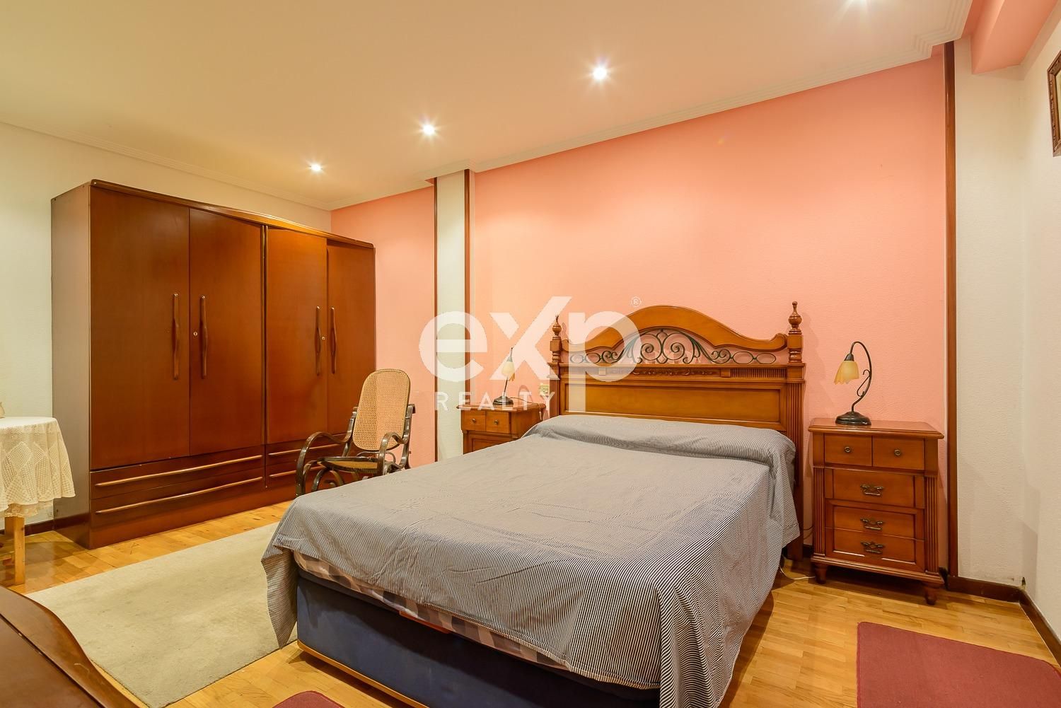 Dormitori de Pis en venda en Gijón  amb Calefacció, Terrassa i Traster