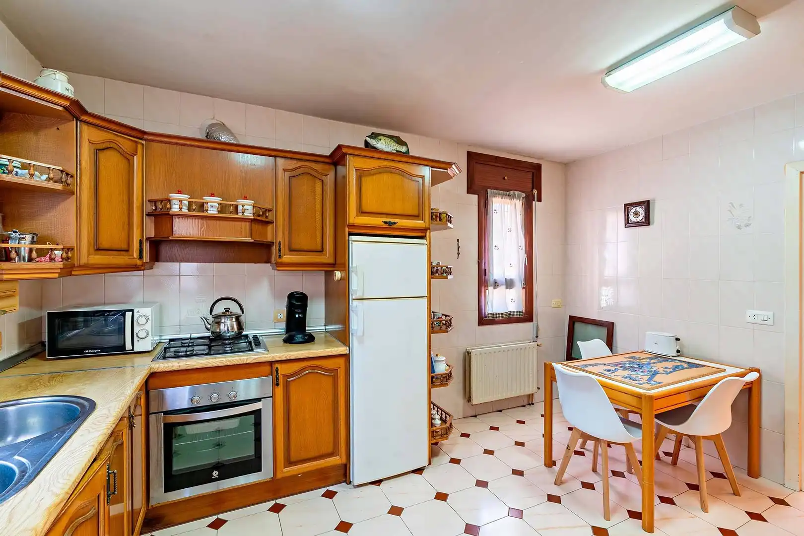 Cocina de Casa o chalet en venta en Roquetas de Mar con Jardín privado, Terraza y Trastero
