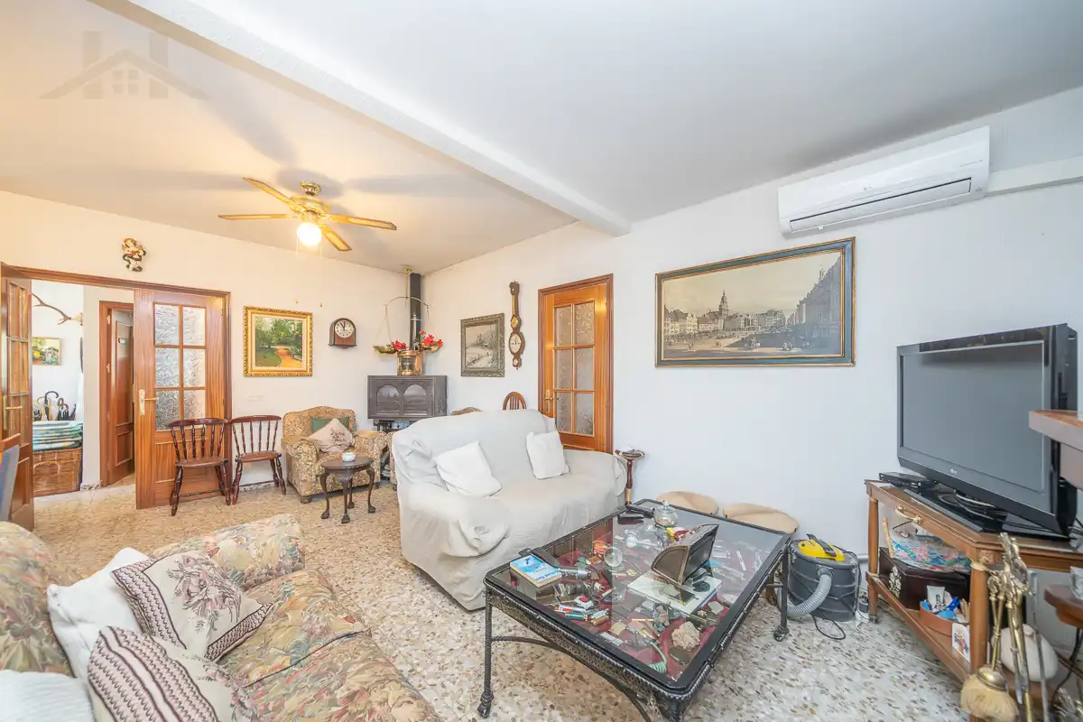 Sala d'estar de Casa o xalet en venda en El Escorial amb Jardí privat, Terrassa i Piscina